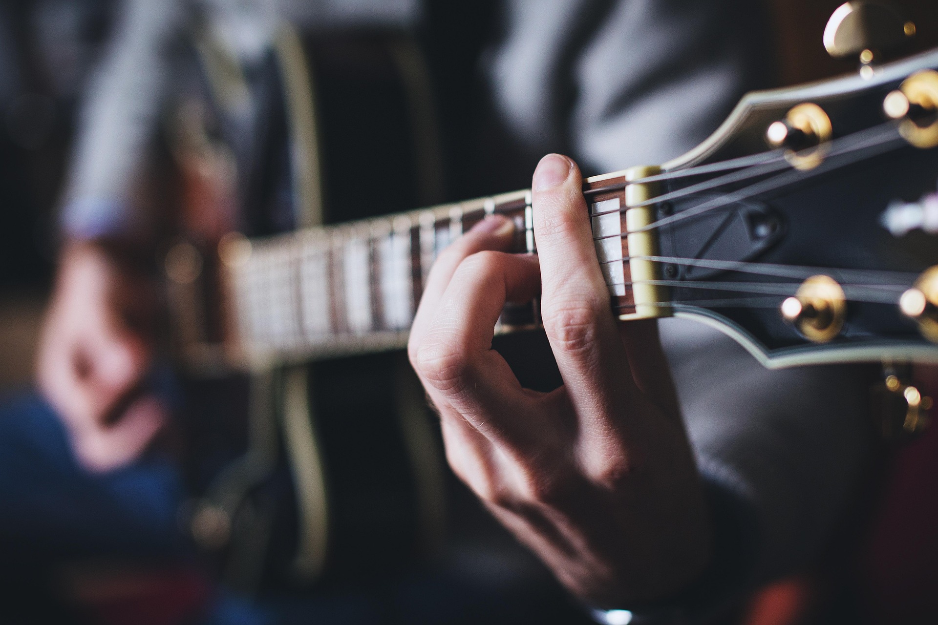 Guitarist practising with a plan